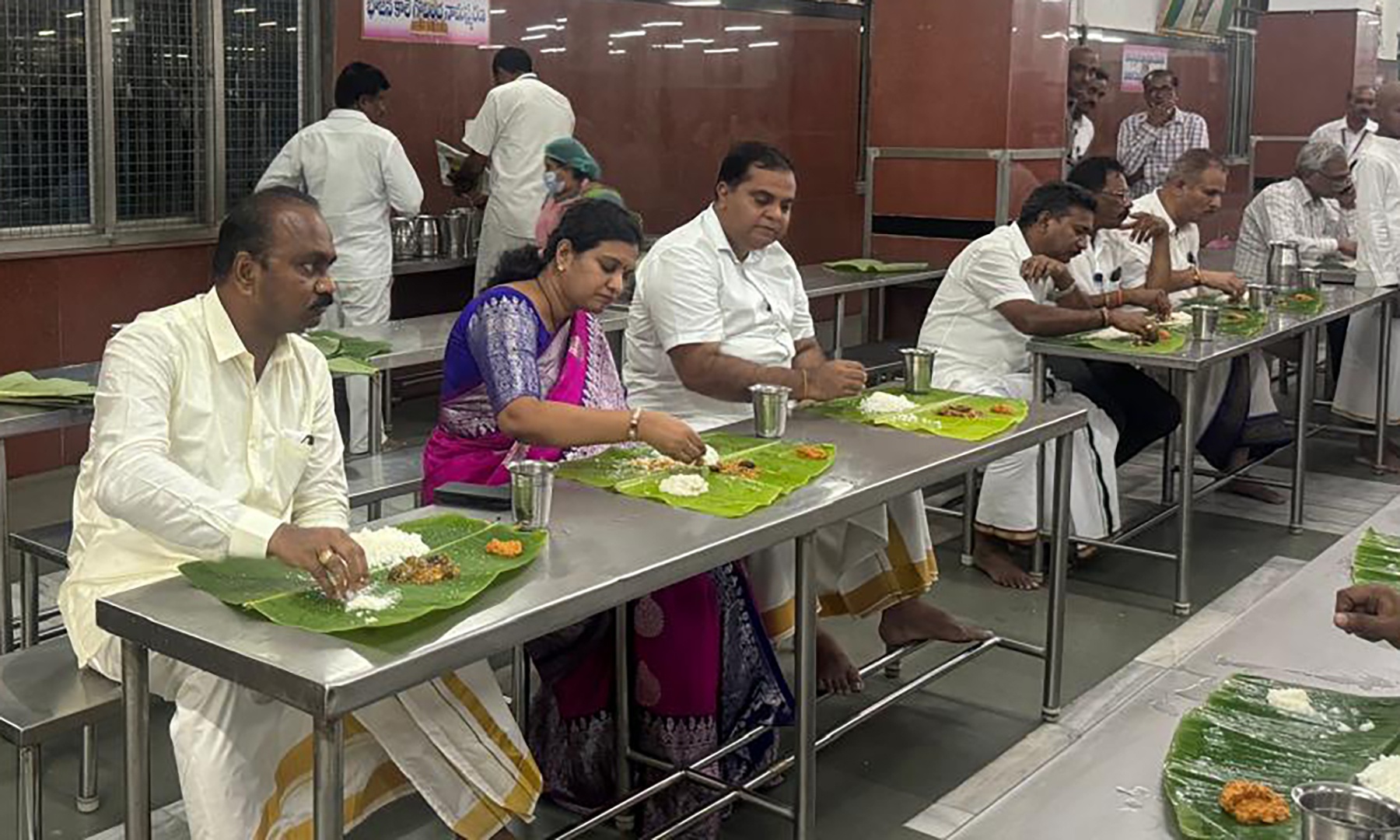 TTD-EO-INSPECTS-ANNAPRASADAM1