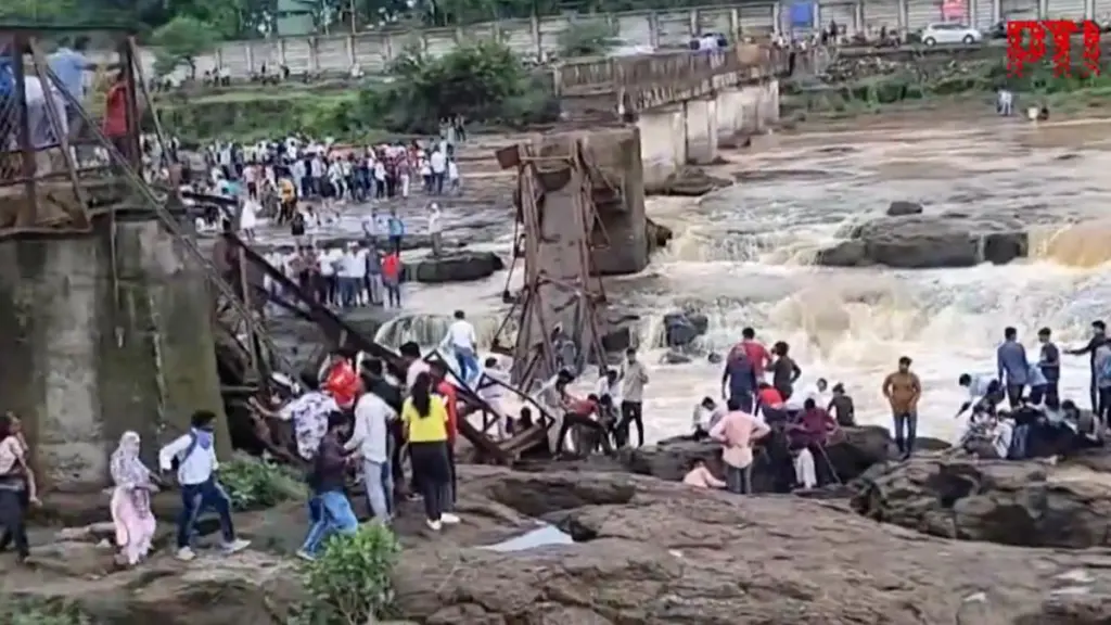 Pune-bridge-PTI