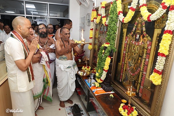 EO-TTD-SRI-ANIL-KUMAR-SINGHAL-VISIT-EO-CHAMBER1
