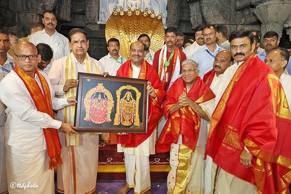 LOK-SABHA-SPEAKER-SRI-OM-BIRLA-VISIT-TO-SRIVARI-TEMPLE3 (1)