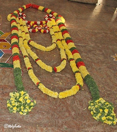 PUSHPALANKARA-PRIYA-MUSES-DEVOTEES_-FLOWER-GARLANDS2