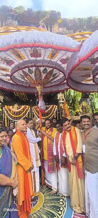 UMBRELLAS-FOR-GARUDA-SEVA-REACHES1