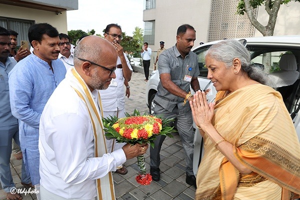 UNION-FINANCE-MINISTER-SMT-NIRMALA-SITARAMAN-IN-TIRUMALA1