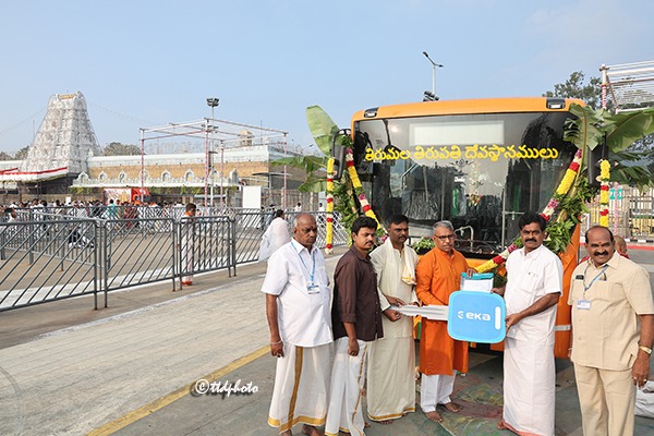 DONATION-OF-ELECTRIC-BUS-04