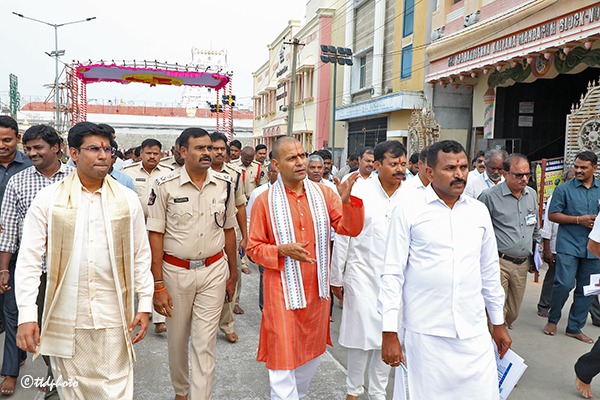 EO-TTD-INSPECTION-ON-SRI-PAT-BRAHMOTSAVAM-ARRANGEMENTS8