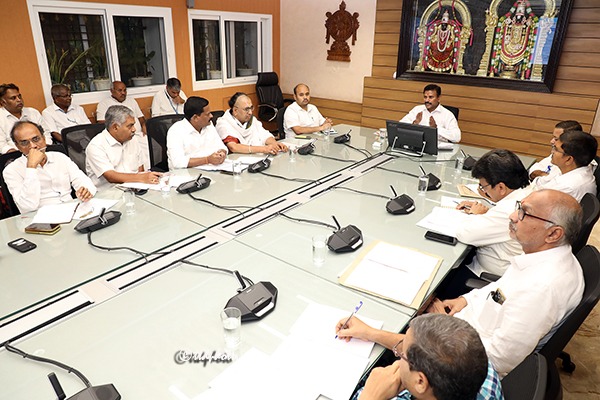 JEO-REVIEW-ON-SRI-PAT-BRAHMOTSAVAM-ARRANGEMENTS1