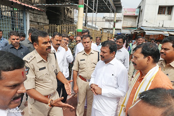 JEO-TPT-INSPECTION-OF-SRI-PAT-BRAHMOTSAVAM-ARRANGEMENTS-IN-TIRCHANOOR
