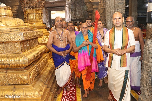 VISIT-OF-HH-SRI-SRI-1008-SRI-SUJAYANIDIDHI-TEERTHA-SWAMIJI-PEETADHIPATHI-OF-SRI-PADAARAJA-MUTT-MULBAGAL3