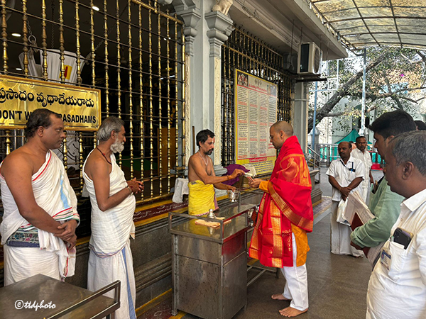 EO-TTD-VISIT-TO-SV-TEMPLE-IN-HYDERABAD