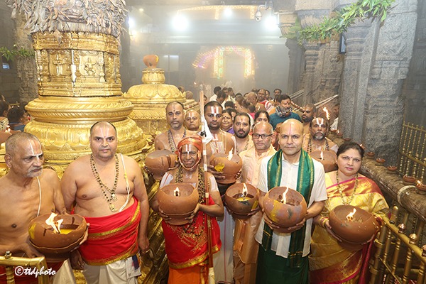 KARTHEEKA-DEEPOTSAVAM-IN-SRIVARI-TEMPLE6