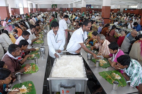 MATRUSRI-TARIGONDA-VENGAMAMBA-ANNAPRASADM-IN-TIRUMALA