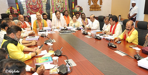 TTD-CHAIRMAN-ADDRESSING-MEDIA4