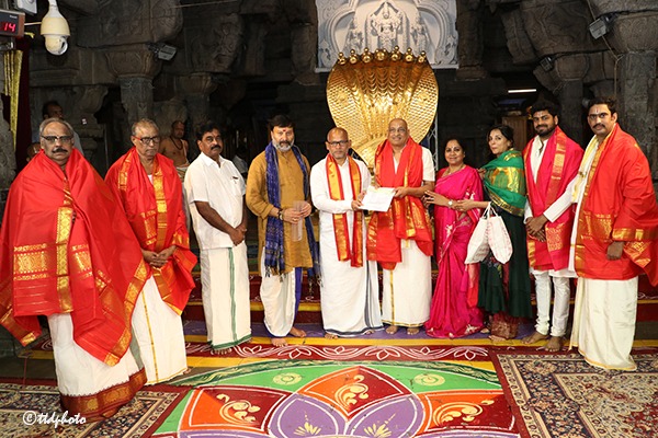 DONATION-OF-RS-2.5CRORES-TO-TTD1