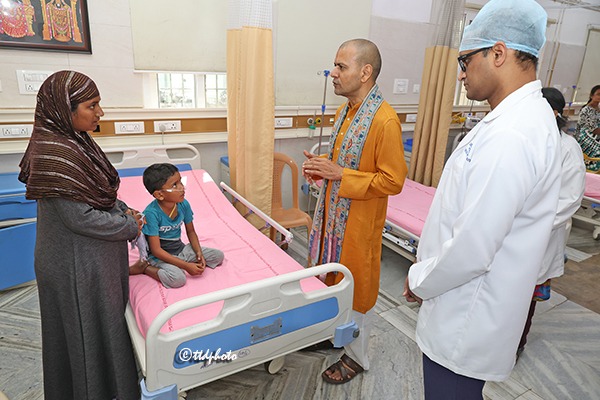 EO-TTD-INTERACTING-WITH-PARENTS-OF-INPATIENT1