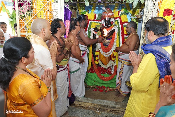 GO-PUJA-IN-SV-GOSHALA