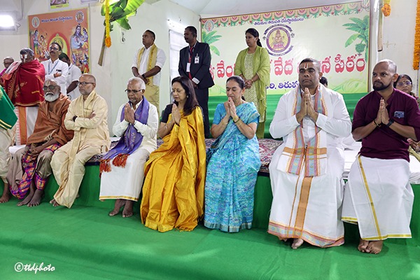 PREZ-OF-MAUIRITIUS-VISIT-TO-DHARMAGIRI-05