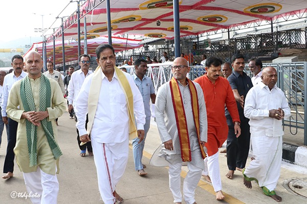 TTD-CHAIRMAN-AND-EO-TTD-INSPECTION-OF-RADHASAPTHAMI-ARRANGEMENTS