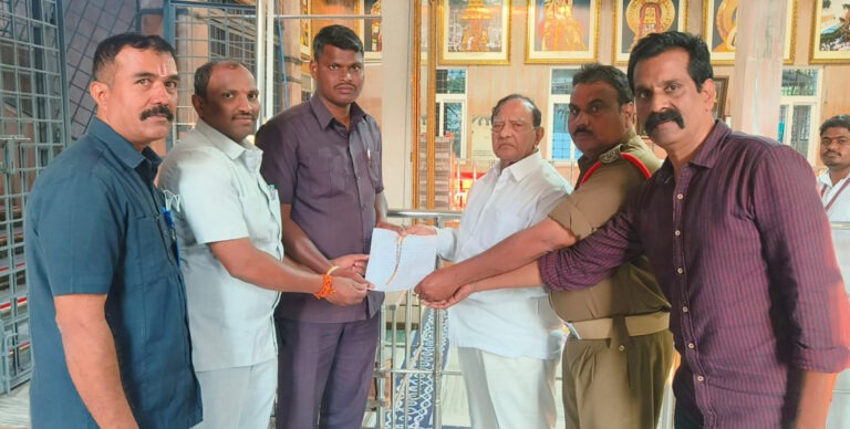 GOLD-CHAIN-HANDED-OVER