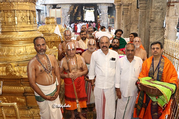 HH-SRI-YADUGIRI-YATHIRAJA-SWAMIJI-SRI-YADUGIRI-YATHIRAJA-MUTT-MELUKOTE2