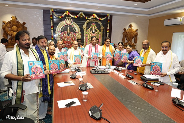 SRI-PARABHAVA-NAMA-SAMSTHRA-PANCHANGAM-RELEASED1