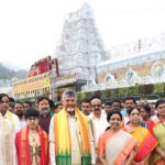 AP-CM-OFFERS-PRAYERS-IN-TIRUMALA-TEMPLE9