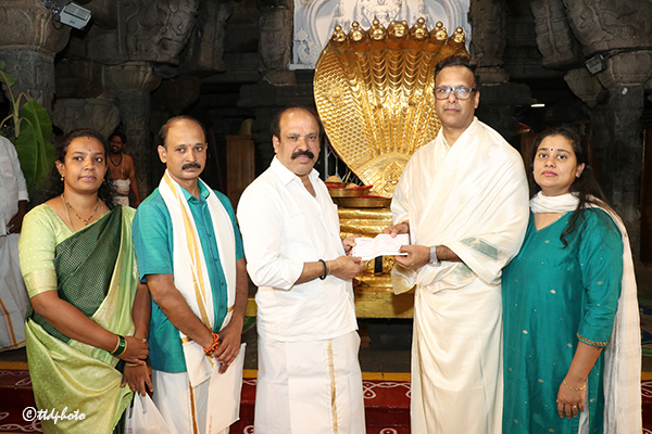 DONATION-OF-ONE-CRORE-BY-BILVA-INFRA-BANGALORE-TO-BIRRD-TRUST