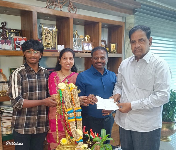 DONATION-OF-RS-20-LAKHS-TO-TTD
