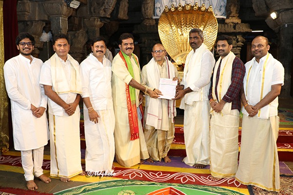 DONATION-OF-RS.10-LAKHS-TO-TTD