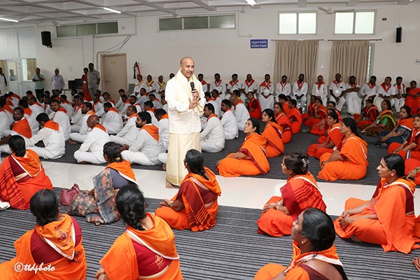 EO-TTD-ADDRESSING-SEVAKS-AT-SEVA-SADAN-IN-TIRUMALA