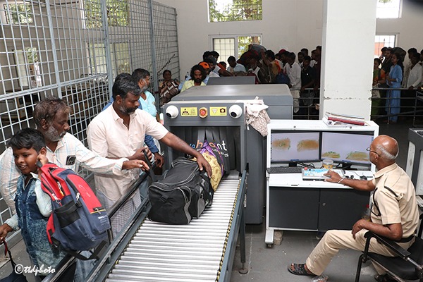 SCANNING-ALIPERI-LUGGAGE-COUNTER