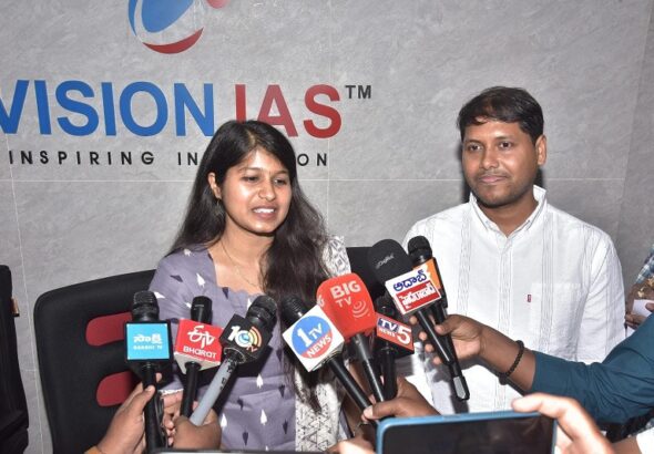 Photo_UPSC Topper Laxmi Rachana (AIR 178) Lights Up Hyderabad Aspirants at Vision IAS Seminar