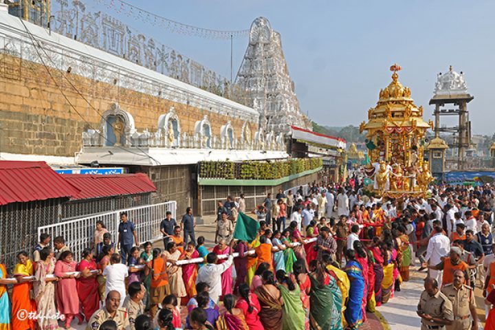 SWARNA-RATHAM-IN-TIRUMALA3-720x480
