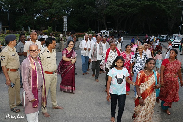 ADDL-EO-INSPECTION-OF-Q-LINES-IN-TIRUMALA4