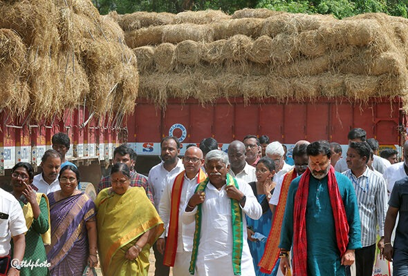 DONATION-OF-DRY-FODDER-TO-TTD-SV-GOSHALA4