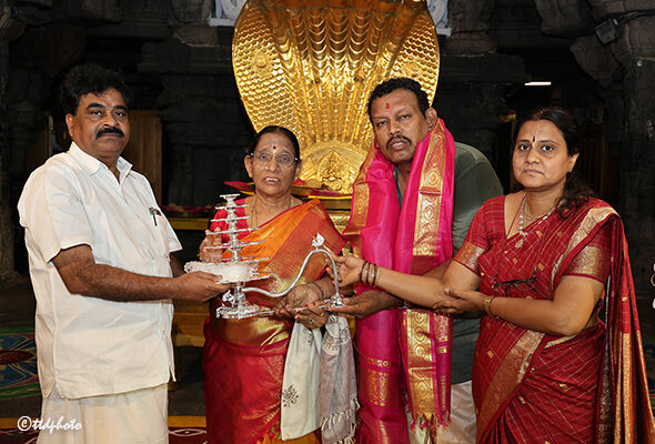 DONATION-OF-SILVER-NAKSHATRA-HARATHI-02
