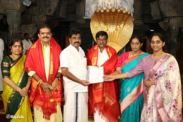 SRI-MADALA-SESHAGIRI-RAO-DONATED-1001116-TO-ANNAPRASADAM-TRUST