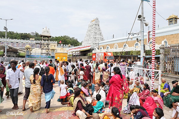 DEVOTEES-IN-TIRUMALA2