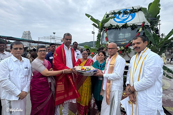 DONATION-OF-ASHOK-LEYLAND-VEHICLE-01