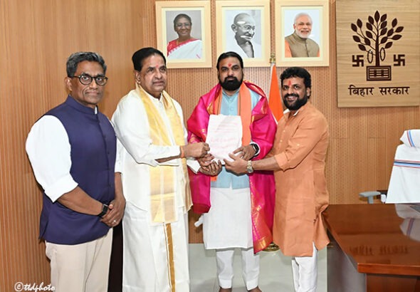 TTD-CHAIRMAN-MET-BIHAR-CM