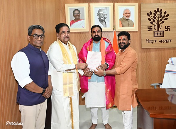TTD-CHAIRMAN-MET-BIHAR-CM