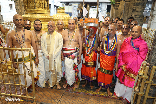 ANIVARA-ASTHANAM-IN-SRIVARI-TEMPLE1