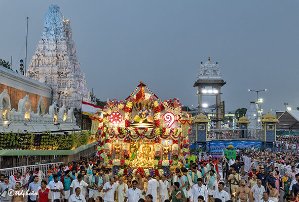 PROCESSION-OF-PUSHPA-PALLAKI-IN-TIRUMALA5