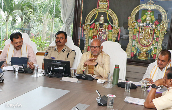 ADDL-EO-REVIEW-ON-SRIVARI-BRAHMOTSAVAM-ARRANGEMENTS-IN-TIRUMALA