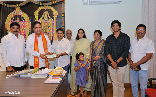 DONATION-OF-RS.-25-LAKHS-TO-TTD
