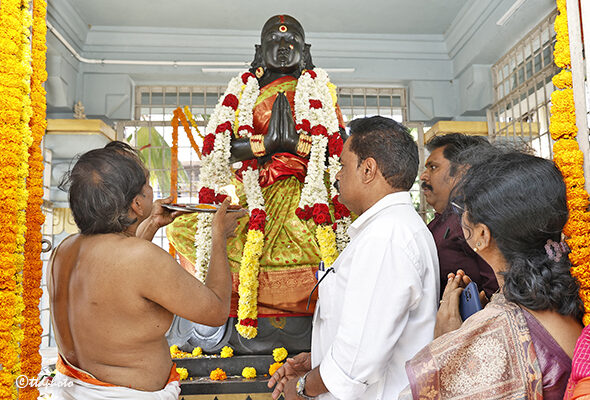 GARLANDING-OF-SRI-VENGAMAMABA-03