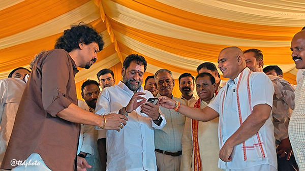 JEO-INSPECTING-ARRANGEMENTS-FOR-SRI-MAHALAKSHMI-DEEPA-PUJA-AT-PALAMANER2