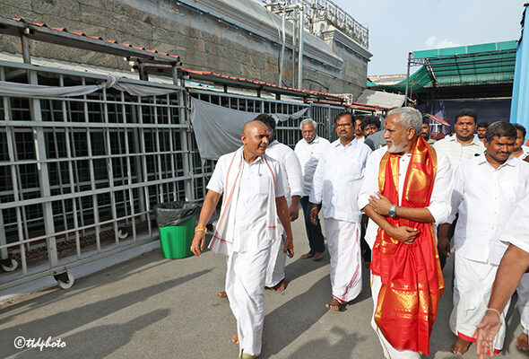 JEO-TPT-REVIEW-ON-VARALAKSHMI-VRATHAM-ARRANGEMENTS-IN-TIRUCHANOOR3