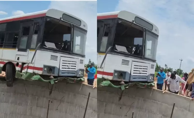 2084141-karimnagar-bus-accident