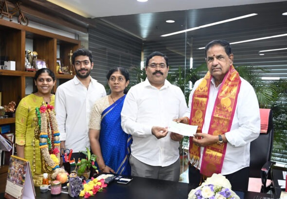 DONATION-OF-RS.-ONE-CRORE-TO-TTD