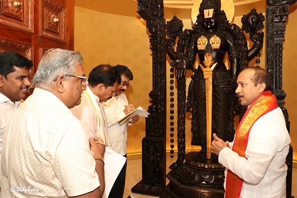 EO-TTD-INSPECTION-OF-SV-MUSEUM-IN-TIRUMALA1